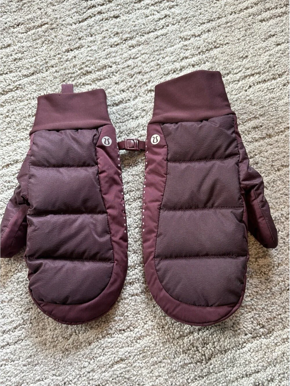 Lululemon Women’s Down For It All Mittens Mulberry Maroon Unworn Size XS/S